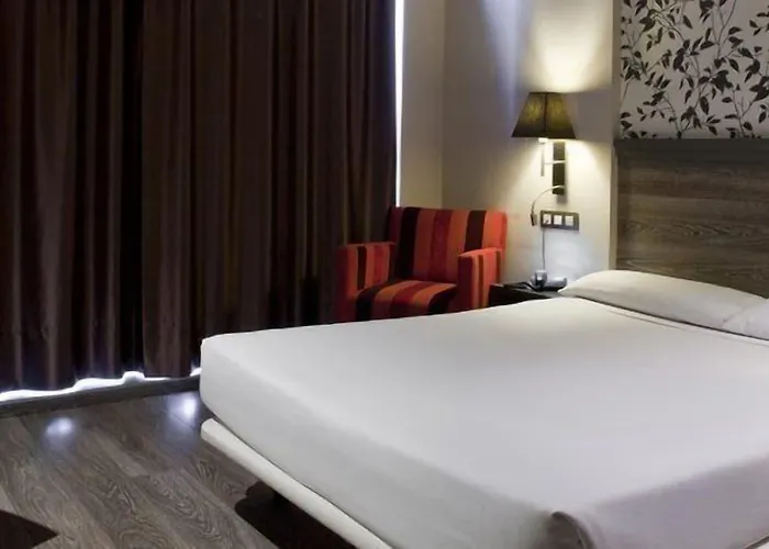 Otel Sercotel Plaza Feria 4*