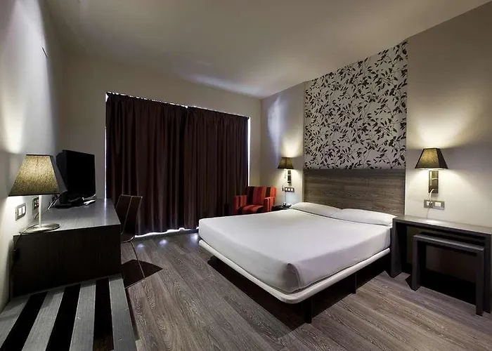 فندق Sercotel Plaza Feria