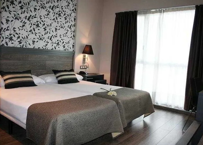 فندق Sercotel Plaza Feria سرقسطة